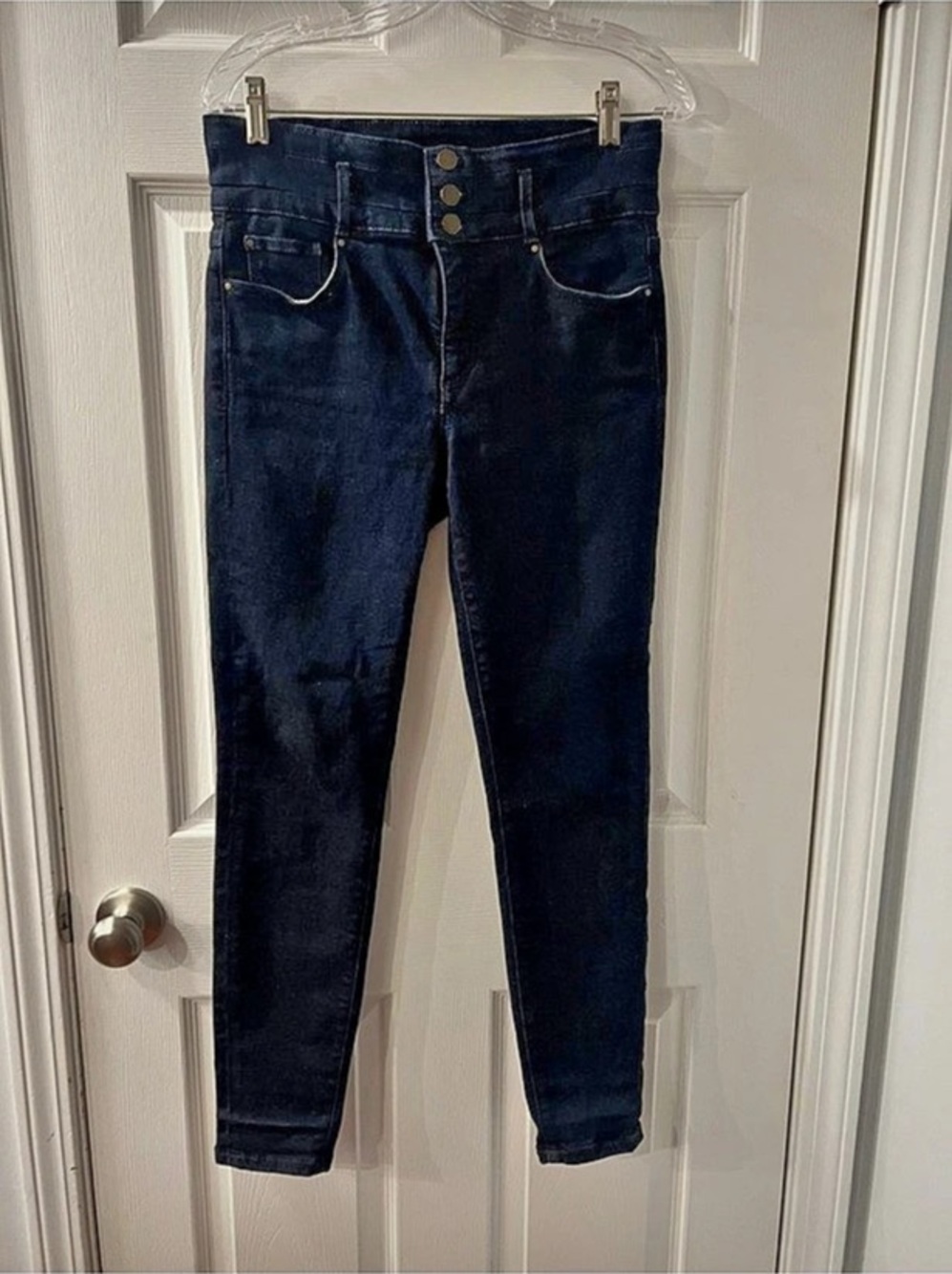 Ann Taylor High Rise Triple-Button Skinny Jeans Skinny Jeans in dark blue Size 6